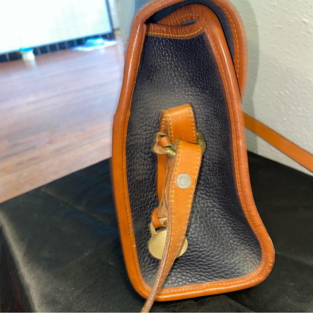 “Essex” Dooney and Bourke vintage black and Tan Leather Crossbody Bag - Picture 5 of 14